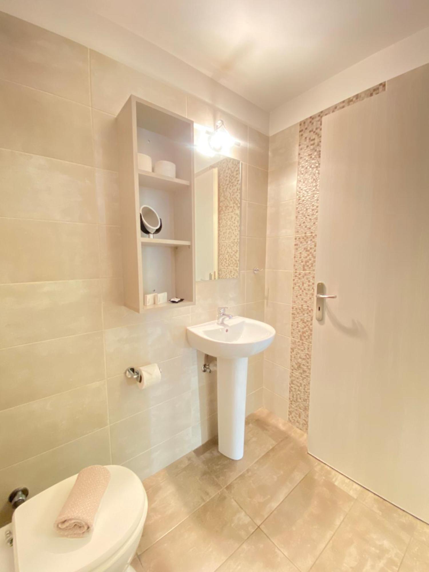 Tins Boutique Suites Athènes Extérieur photo