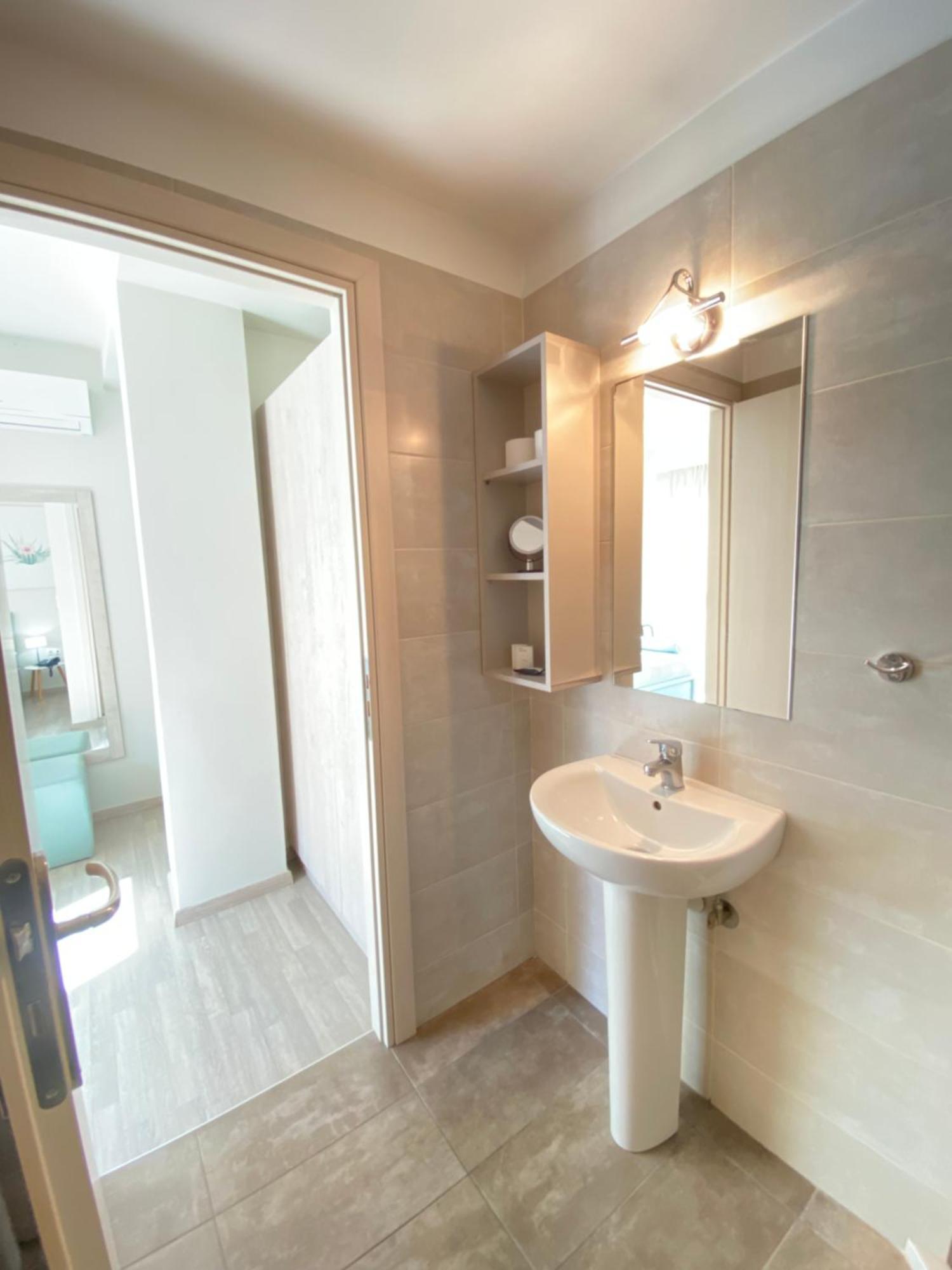 Tins Boutique Suites Athènes Extérieur photo